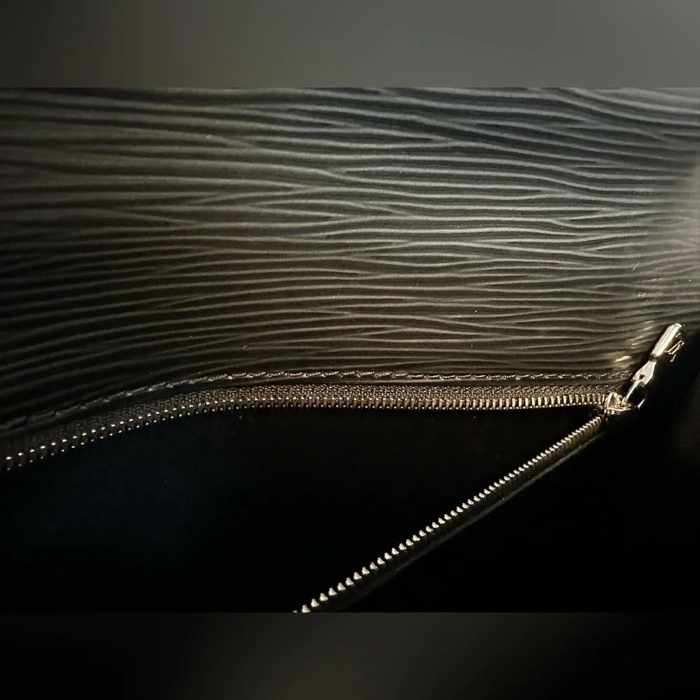 Authentic LOUIS VUITTON black Epi Monceau 28 Hand Bag 2way